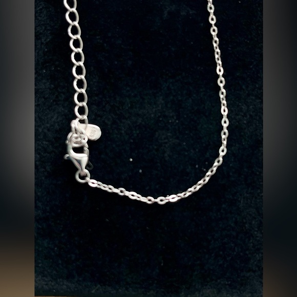 🆕 Cross Moissanite Sterling Pendant and chain 3.5mm .2ctwt - Picture 7 of 7